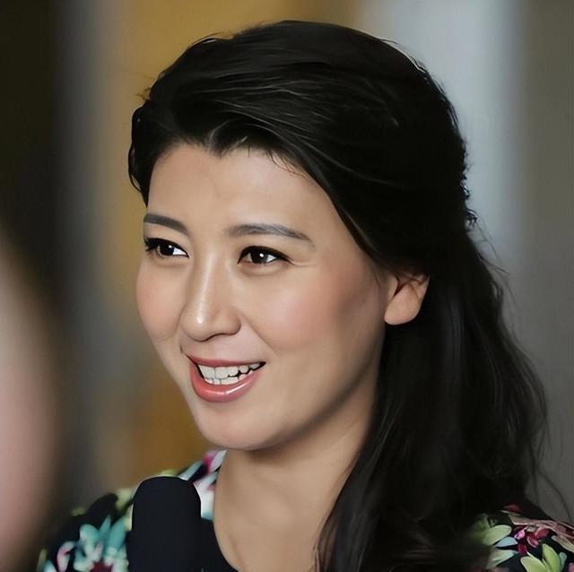 过气明星有多惨：农村走穴，穷到只剩100万，摆摊还债，体面呢？