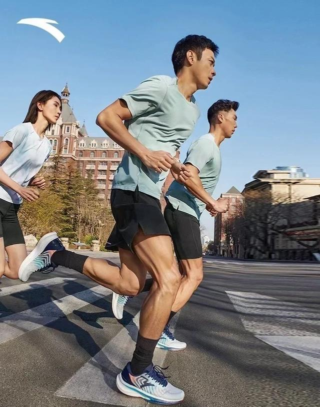 碾压耐克阿迪！今年卖最火的10双运动鞋，国货霸榜了！