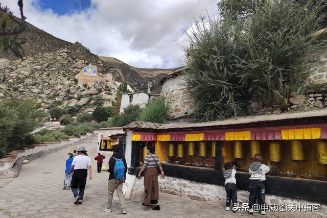 拉萨市：走进哲蚌寺