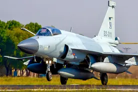 中巴研发的枭龙，为何成了巴基斯坦的独角戏？成飞根本忙不过来！图片