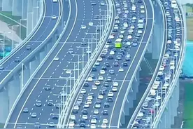 太多车了！深中通道第一天超级堵车，一小时收费超46万 视频直击图片