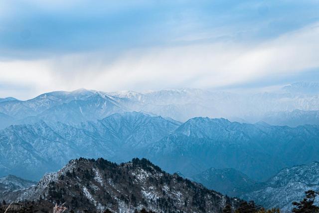 00后情侣徒步秦岭冰晶顶，登顶不久后突发意外，最终双双遇难