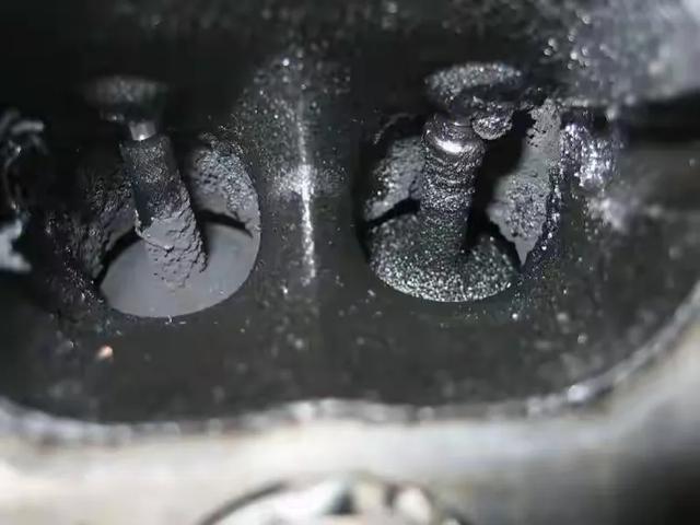 喷油嘴堵塞真相大揭秘:积碳难题如何破解,拆洗还是免拆洗