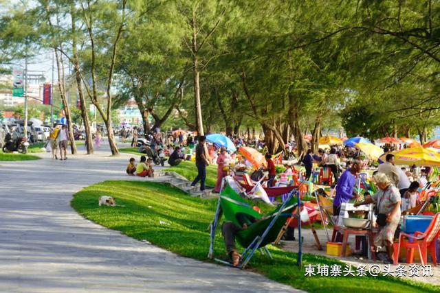 送水节首日 柬埔寨沿海城市吸引众多游客