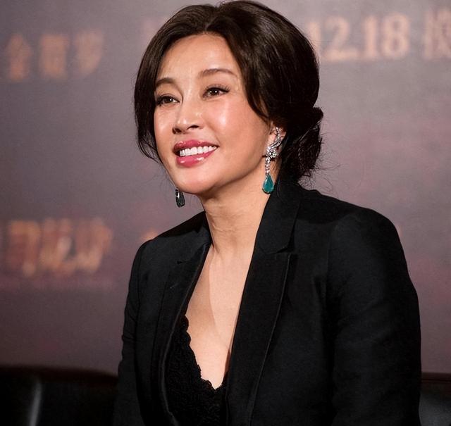 钱再多有什么用？75岁的“风流妖精”刘晓庆，已经走上另一条道路