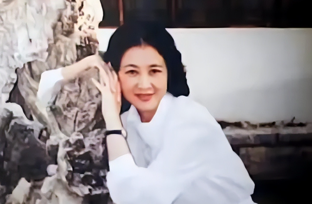 牡丹花下死！这一次“纵欲过度，偷朋友妻”的范曾，终于遭到反噬