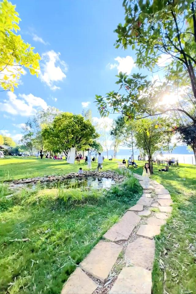 📣昆明“小洱海”！个半小时直达，玩水捞鱼、草坪烧烤，Go!