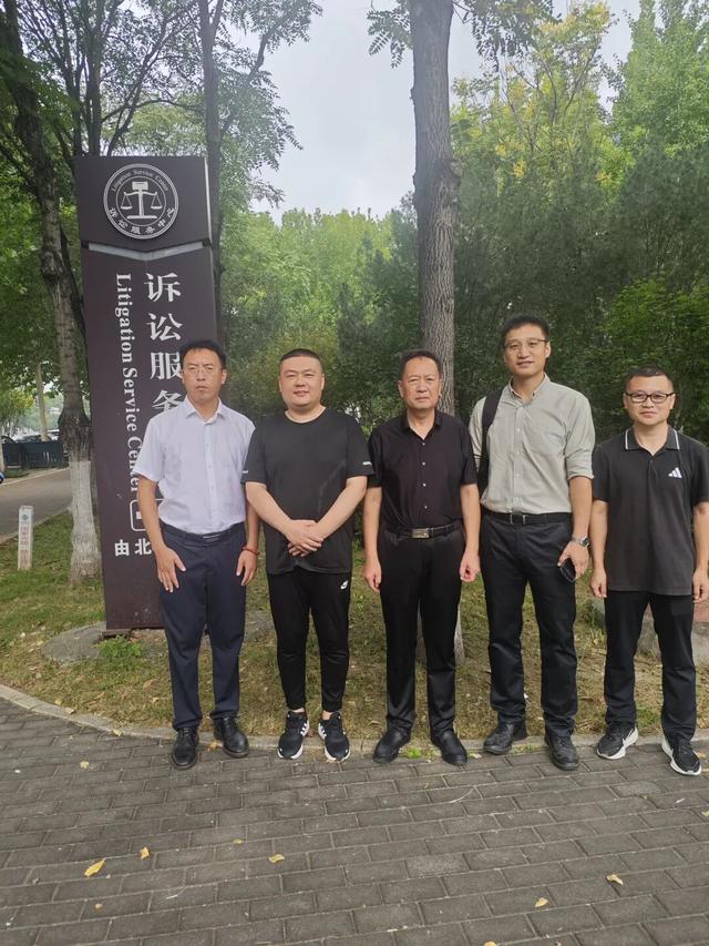 山东淄博村民举报企业污染被打，获赔300万后却被判刑，重审改判无罪检方抗诉	，尘埃落定：父子终获无罪裁定