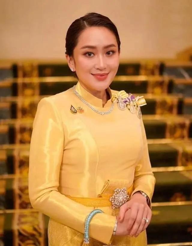 佩通坦大胜，军方支持，国会给佩通坦上保险，恢复总理职务倒计时