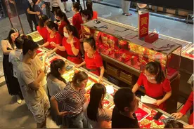 金价再创新高，深圳水贝涌现大量“金包银”门店，绝大多数商家称不能开发票，官方提醒图片
