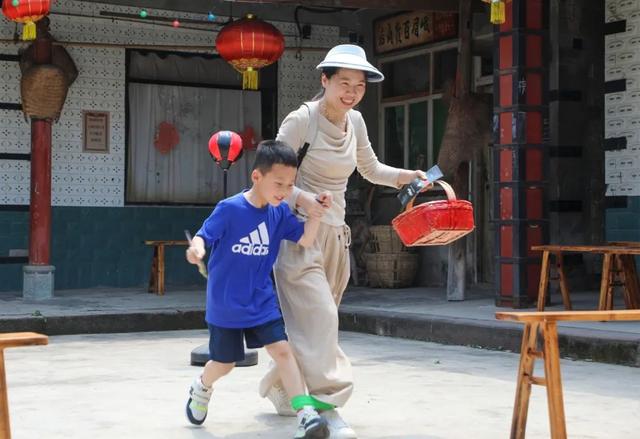 峨眉山脚藏了个让全家嗨翻天的"小香港"！