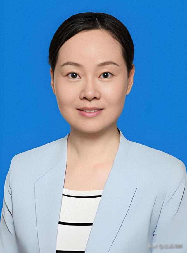 40岁当副校长的美女学霸：没名校光环为何成逆袭神话？