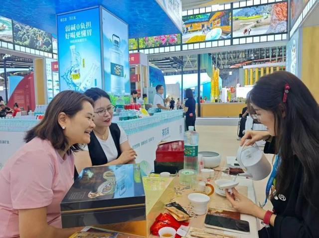 神农溪品牌深度融合文旅产业浪潮，助力2025中国文化旅游产业博览会圆满举办