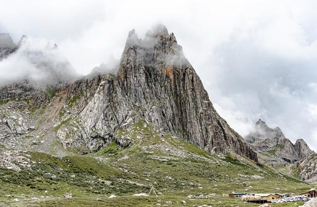 神山石骨、嶙峋万仞，川西梦幻之地