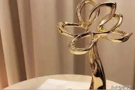 王一博没入围却让白玉兰奖热度超高，粉丝炮轰王阳，却善待王传君图片