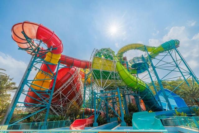 全球第一大水上乐园在中国，游客接待量281万人次，连续12年领跑