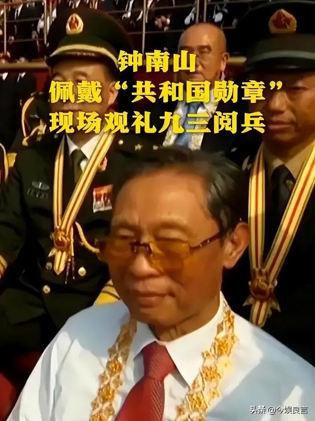 被央视怒批、脑袋空空，德不配位，难怪阅兵从不邀请“流量”明星