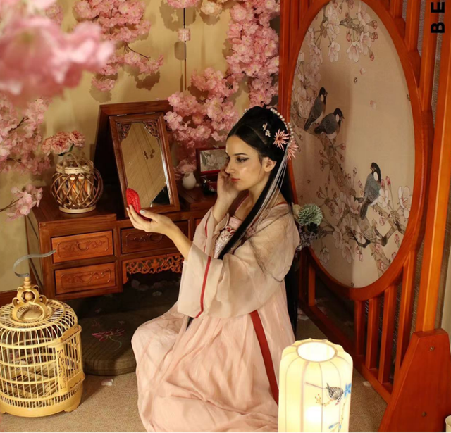 塞尔维亚女孩靠资助到中国留学，读完研却不想离开了