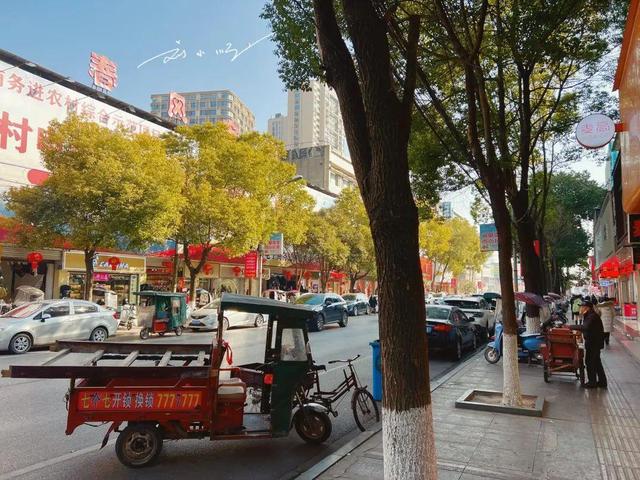 湖北这座“最年轻”的县级市，人口超百万，却至今不通火车？