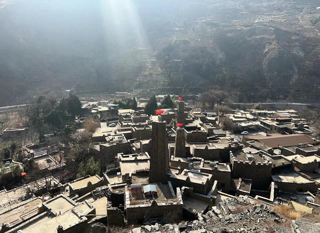 踏迹寻音：在阿坝理县，桃坪羌寨与甘堡藏寨的时空对话