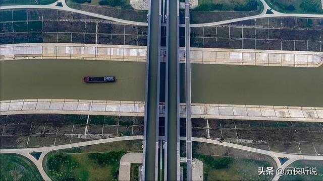 中国又开始“反人类”操作！在河上架一条河的立交河，你见过吗？