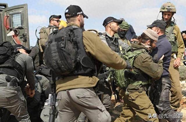 100枚导弹从天而降，美军发起斩首行动，特朗普下令，俄英法失声