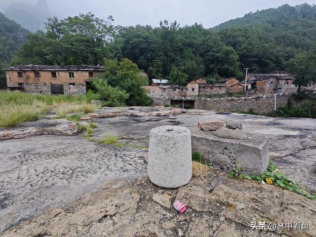 走遍石板岩之上坪菜家岩——北太行天路俯观桃花谷停车场最佳地