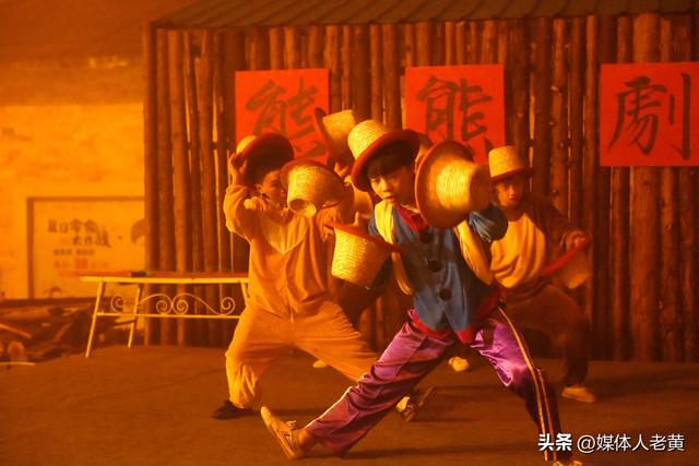 六盘水梅花山举行南国雪乡开园试营业人气爆棚