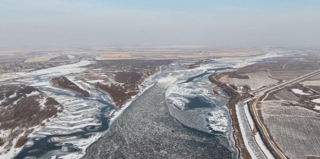 嫩江冬日图鉴▶跑冰排落幕，千里冰封上线