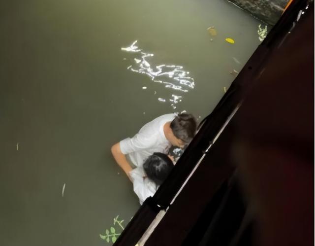 杭州男子救人！遭被救女子举报，原因曝光，男子反被骂，细节披露
