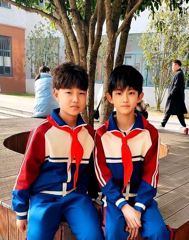 《许我耀眼》中13岁小孩哥，不仅三搭赵露思，还演过陈伟霆小时候