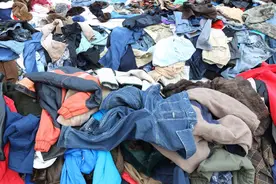 为什么现在那么多人回收旧衣服？ 旧衣服有什么用 ？图片