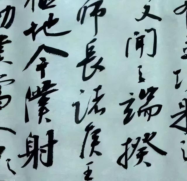 殷华杰，不仅书画鉴定有深厚的功力 而且还是一位造旨很深的书法家