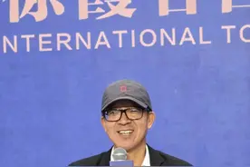 俞敏洪有新身份图片