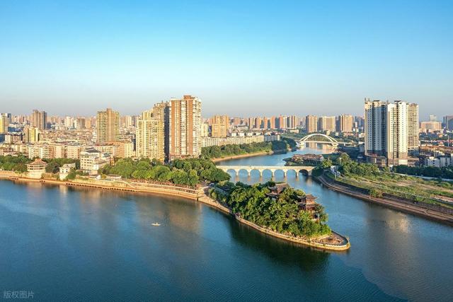 湖南拥有4个大城市：岳阳没有意外，常德、湘潭无缘，株洲排在第2