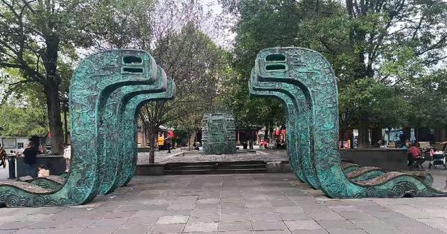 参观游览古代乡试的考场——川北贡院