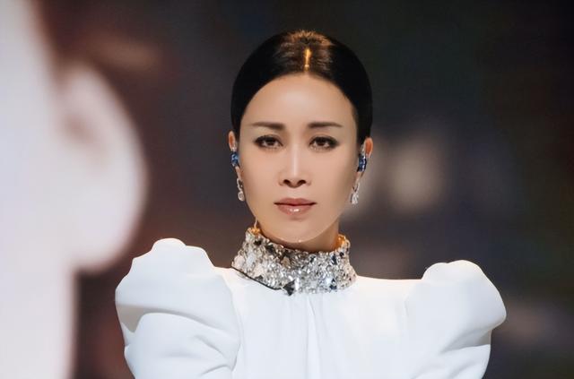 闫学晶哭穷风波大反转！儿子忍不住说出真相，有一点让那英说对了