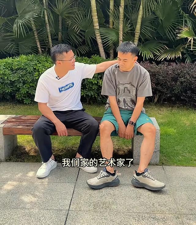 这就是向晗给金哥挑的衣服，跟模特穿的判若两人，还好成片还不错