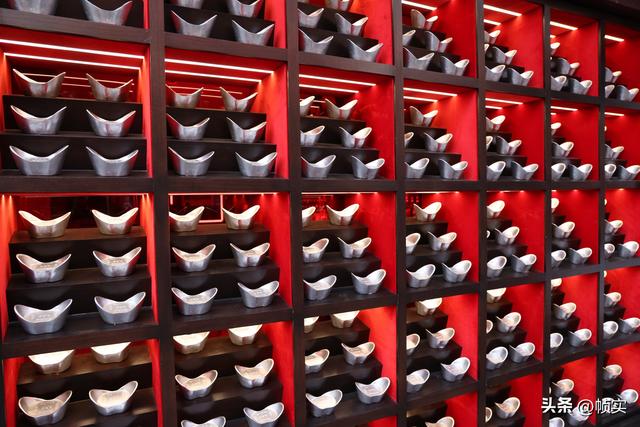 沾沾财气，千年古镇上海七宝老街惊现 “银墙” 打卡点