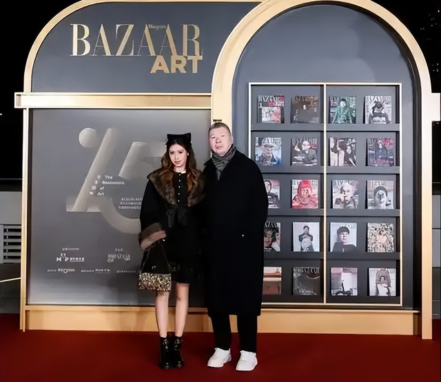 徐帆回应离婚五个月后，冯小刚再惹争议	，养女徐朵竟成了导火索