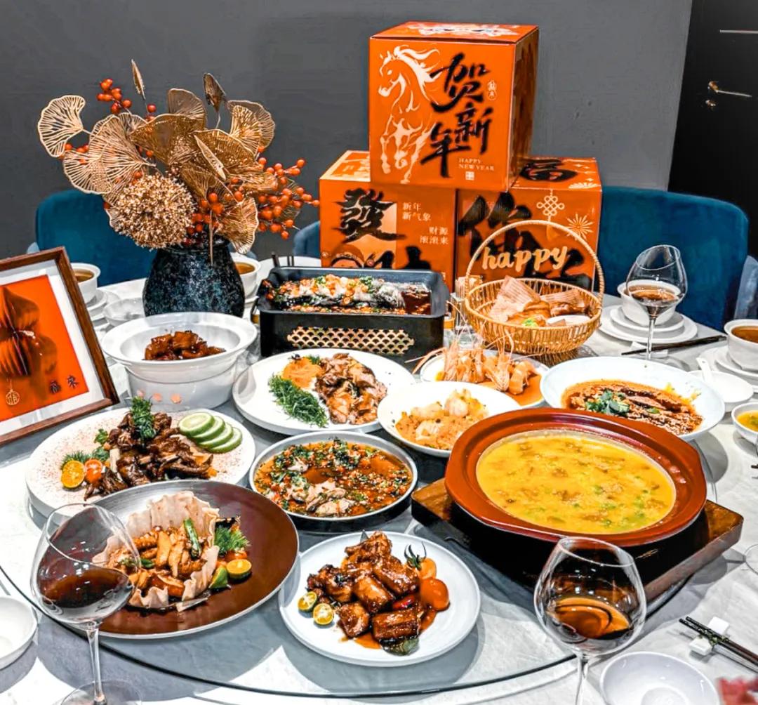 一桌团圆味,满城新春暖!郫都年夜饭市场“热气腾腾”插图4 一桌团圆味,满城新春暖!郫都年夜饭市场“热气腾腾”插图4