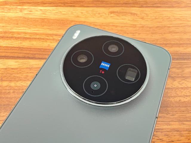 vivo X300上手体验：小屏旗舰的影像与性能巅峰之作