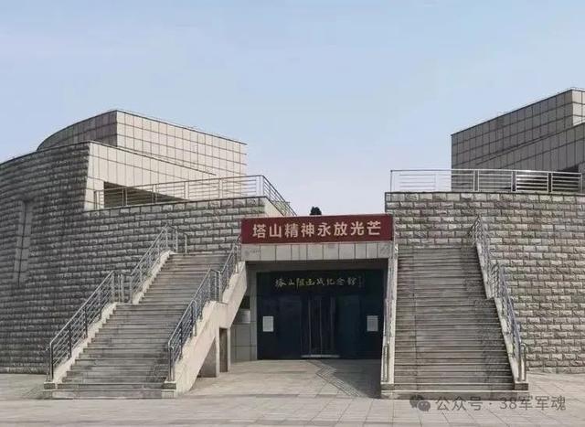 38军子弟瞻仰纪念塔山阻击战的英烈~38军子弟红色东北行第二行程