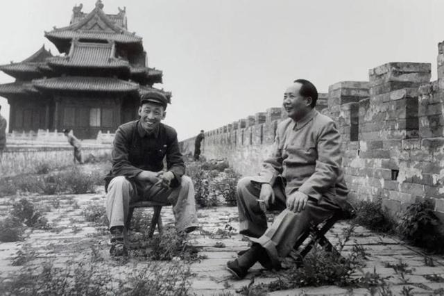 毛主席为何一生不进故宫，终生再未回延安？周总理的谈话道出实情