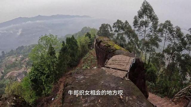 重庆江津丹霞绝壁上的军事要塞，冷兵器时代堪称不可攻克之地