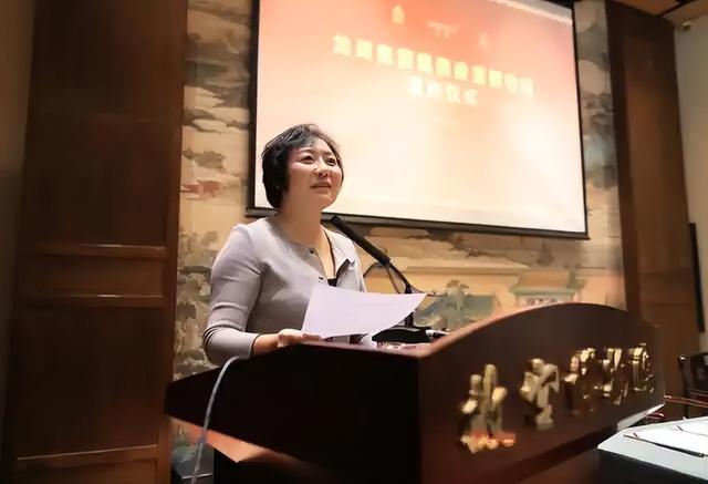 手握11万亩地皮，银行存七百多亿，她才是我国隐形“地产女首富”