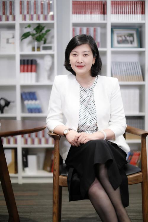 靠美色4年借了17亿，住豪宅过奢侈生活的顾春芳，如今过得怎样