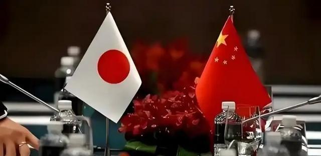 出大事了！日本在野各党紧急发声，高市或提前下台；哈日有求中国