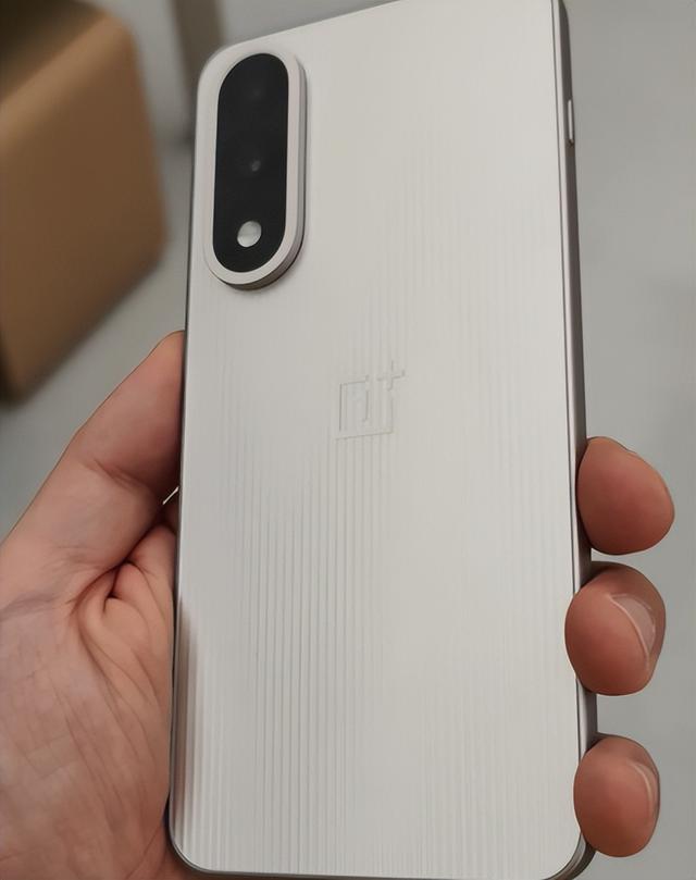 一加 Ace 5至尊版续航封神，vivo X100s轻薄逆袭！