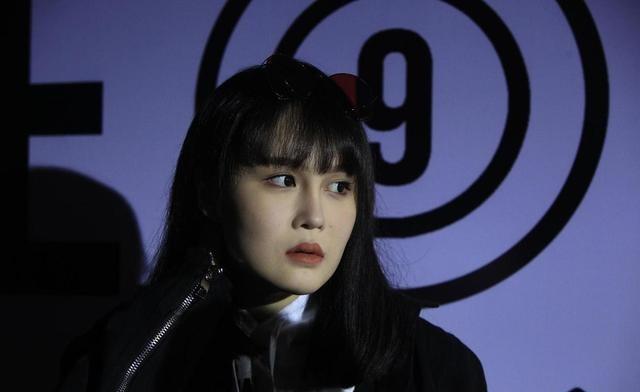 钱再多有用吗？68岁赵本山近况曝光，三人打伞伺候，女儿是心头病